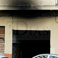 Un incendio en el Valle del Jerte afecta a una fachada de viviendas