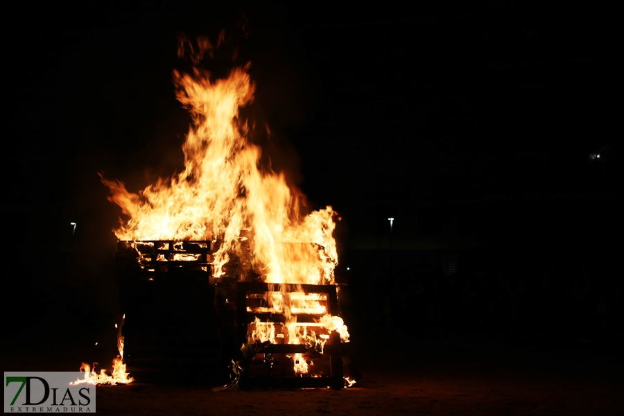 Buen ambiente en la antesala del Carnaval gracias a las Candelas de la margen derecha