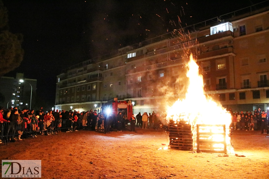 Buen ambiente en la antesala del Carnaval gracias a las Candelas de la margen derecha