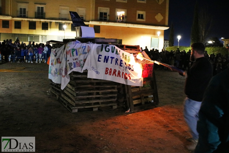 Buen ambiente en la antesala del Carnaval gracias a las Candelas de la margen derecha