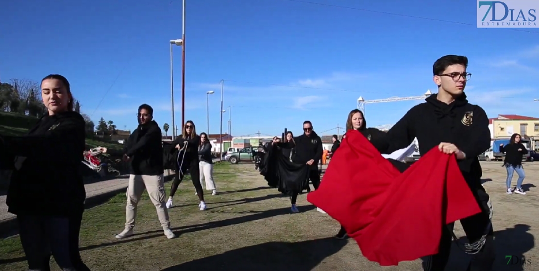 Los Bichejos apuestan por el folklore extremeño para estrenarse en el carnaval