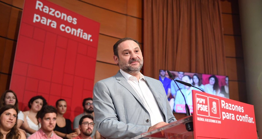 Ábalos mueve ficha pero sigue como diputado a pesar del ultimátum del PSOE