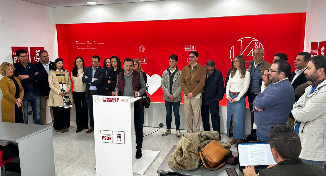 Miguel Ángel Gallardo presenta su precandidatura acompañado de caras conocidas del PSOE