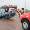 Un herido tras volcar un coche en la rotonda de Gévora