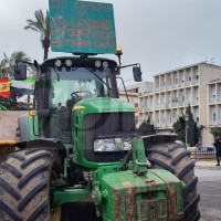 Los tractores entran en Badajoz y cortan calles de la ciudad