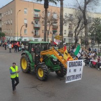 Los agricultores agradecen el apoyo de la ciudadanía en el Gran Desfile del Carnaval de Badajoz 2024