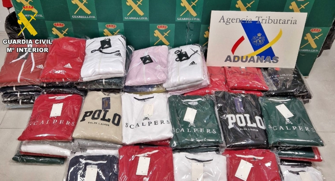 Operación contra la falsificación y la distribución ilegal en una tienda en Badajoz