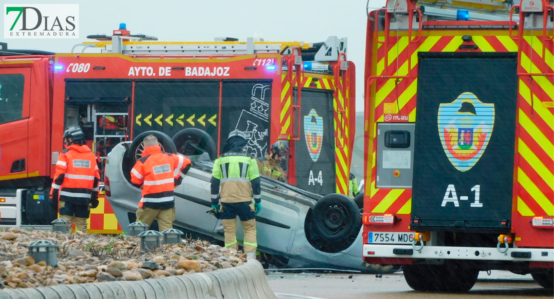 Un herido tras volcar un coche en la rotonda de Gévora