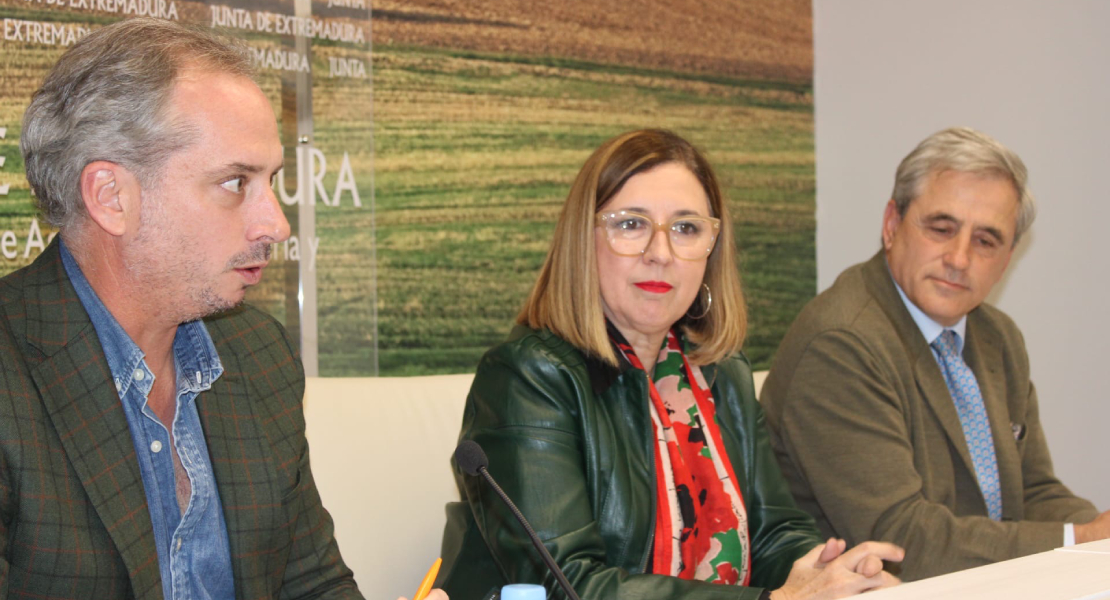 La Junta de Extremadura firma un convenio de formación con FEDEXCAZA