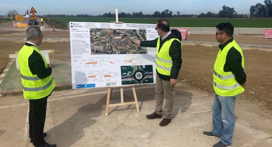 Aseguran que la carretera de acceso al aeropuerto de Badajoz estará terminada este verano