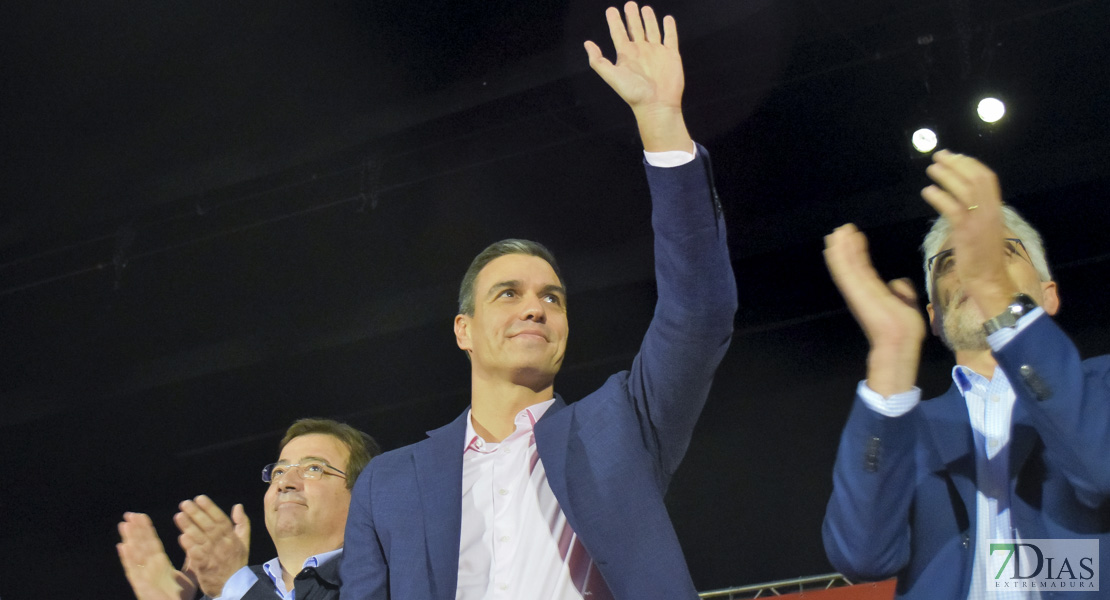 Pedro Sánchez felicita a Gallardo tras ganar en Extremadura