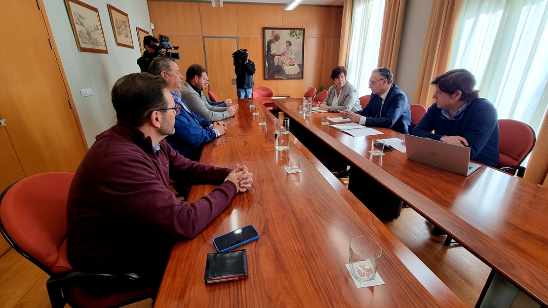 Reunión entre los regantes de Tierra de Barros y el delegado del Gobierno