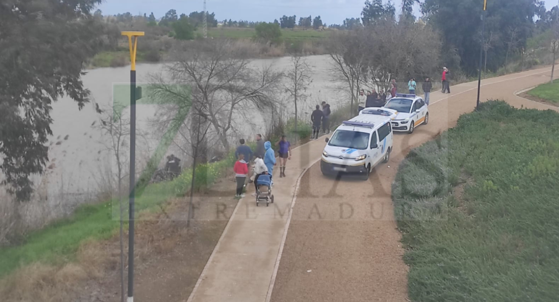 Una mujer se precipita al río Guadiana en Badajoz