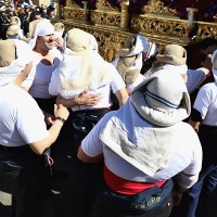 El Colegio de Fisioterapeutas vuelve a ofrecer sus servicios a los costaleros de Badajoz