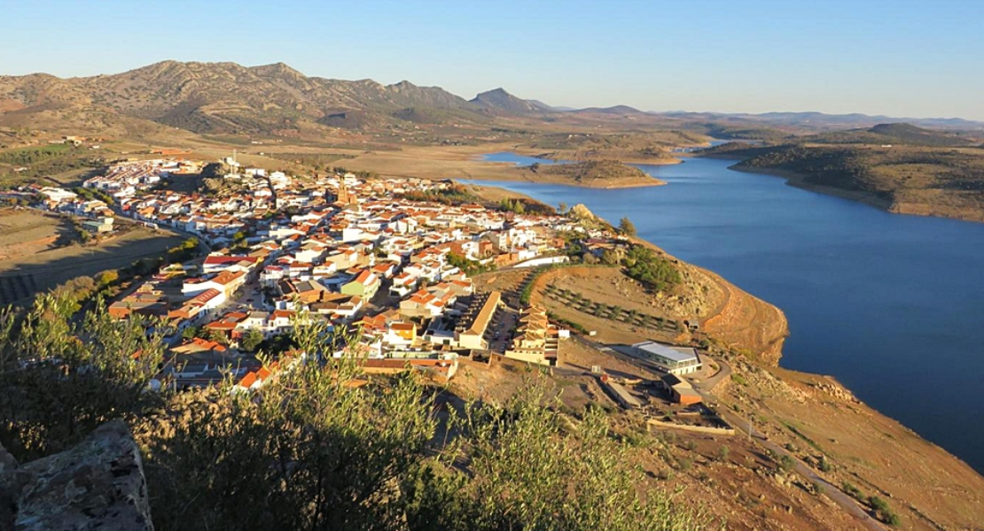 Acometen una obra de emergencia para llevar agua potable hasta Almendralejo