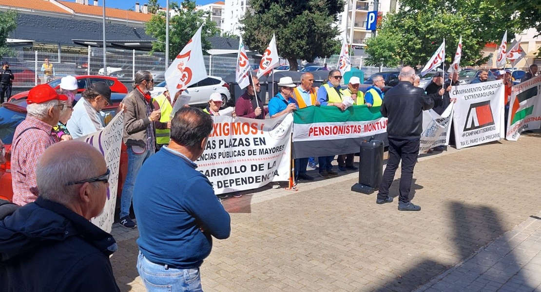 Manifestación por la situación de las residencias públicas extremeñas. “¡SEPAD, invierte ya!”