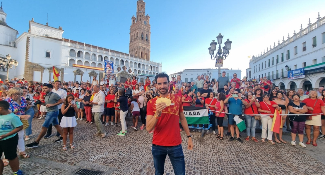 El atleta extremeño Álvaro Martín, Premio a la Excelencia Picota del Jerte 2024