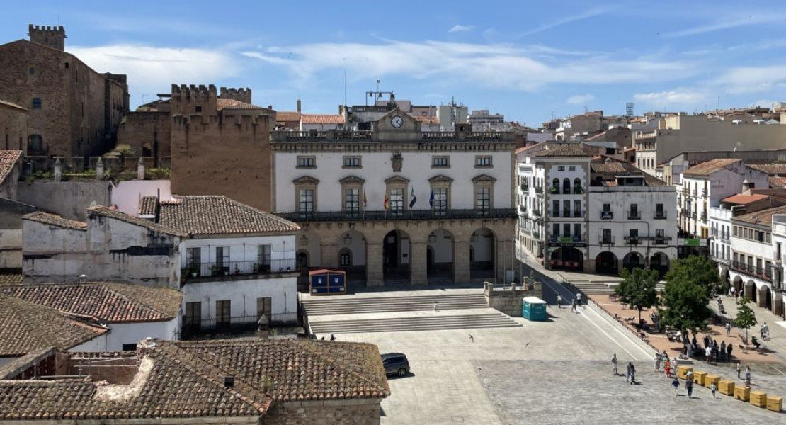 Cifras históricas de turistas y pernoctaciones en Cáceres