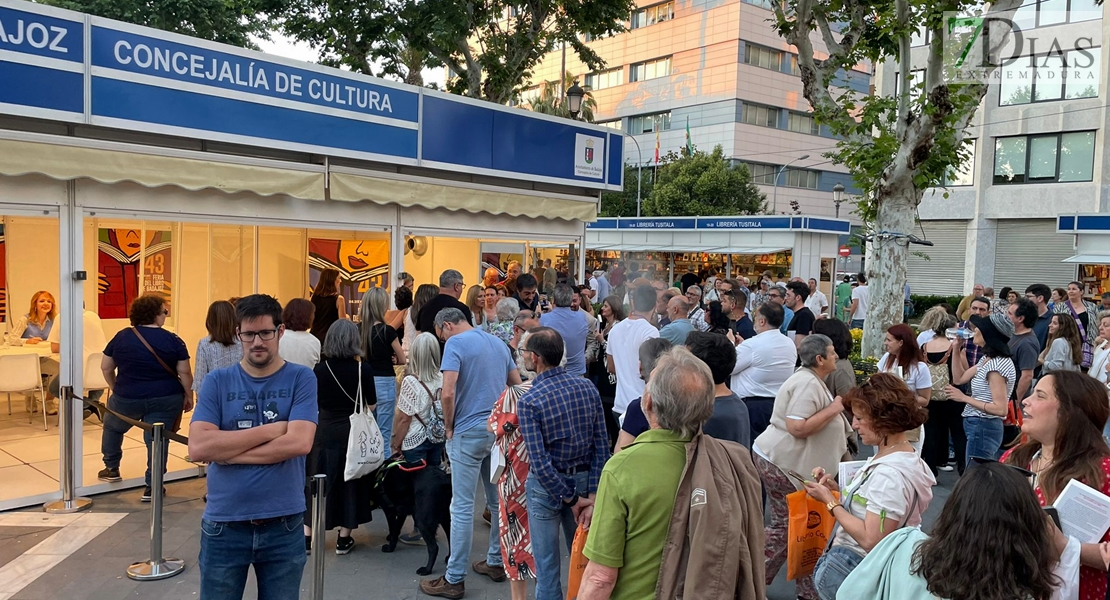 ¿Has pasado ya por la Feria del Libro de Badajoz? Búscate en nuestras fotos