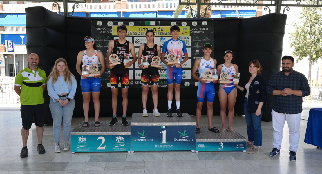 Víctor Alías y Carla Martínez ganan el II Triatlón Villanueva de la Serena