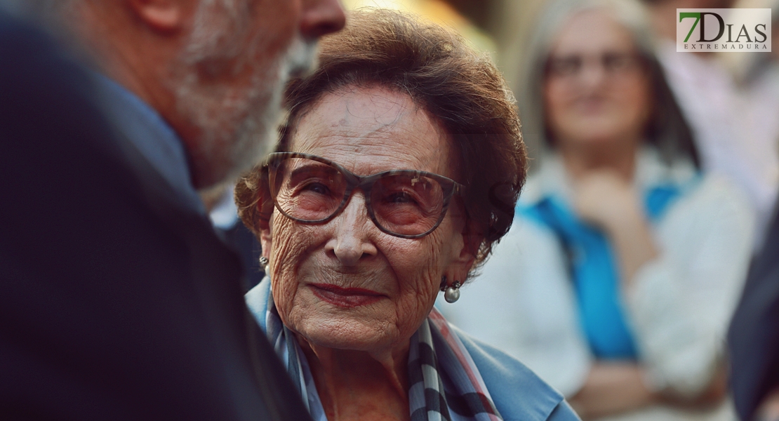 Así fue la emotiva entrega del I Premio Conchita Viera de la Diputación de Cáceres