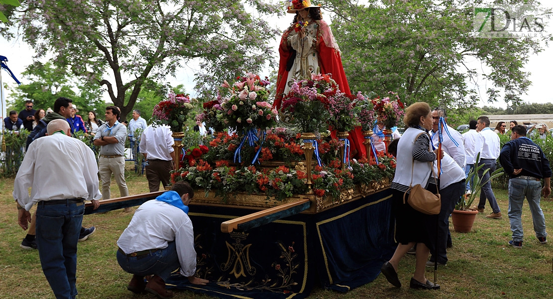 Festividad y folclore acompañan un año más a la Virgen de Bótoa