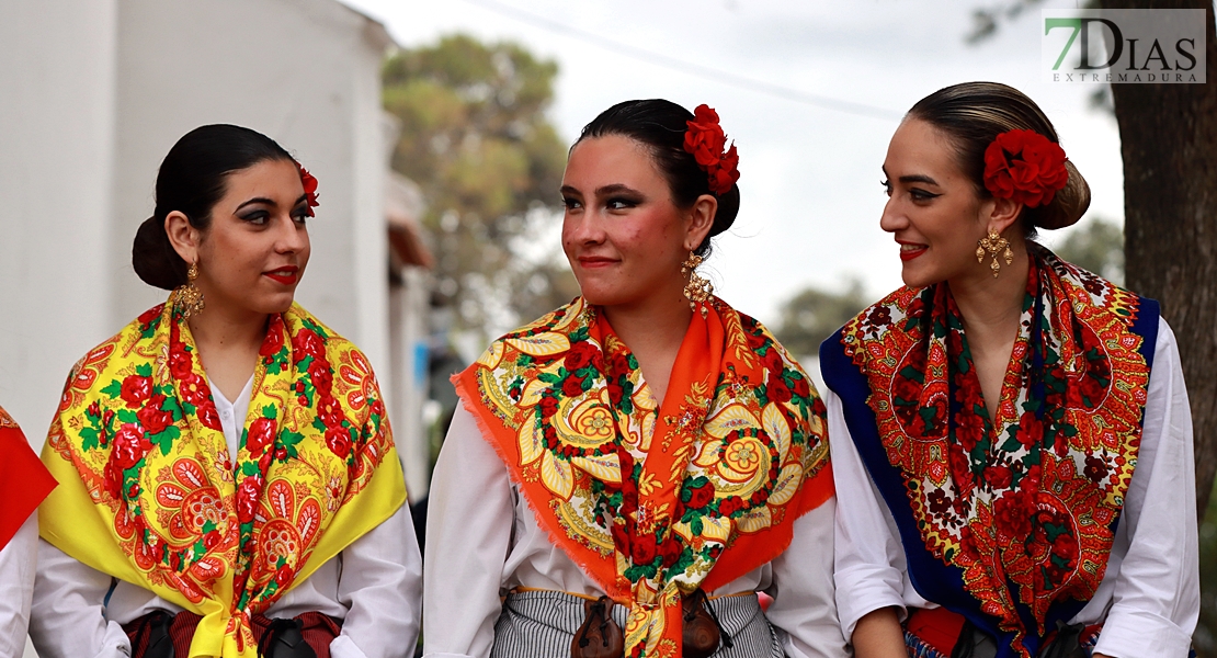 Festividad y folclore acompañan un año más a la Virgen de Bótoa