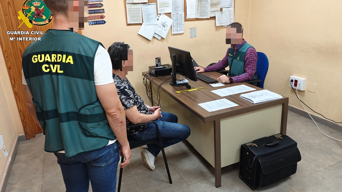 Detenidos dos falsos dentistas que regentaban una clínica ilegal