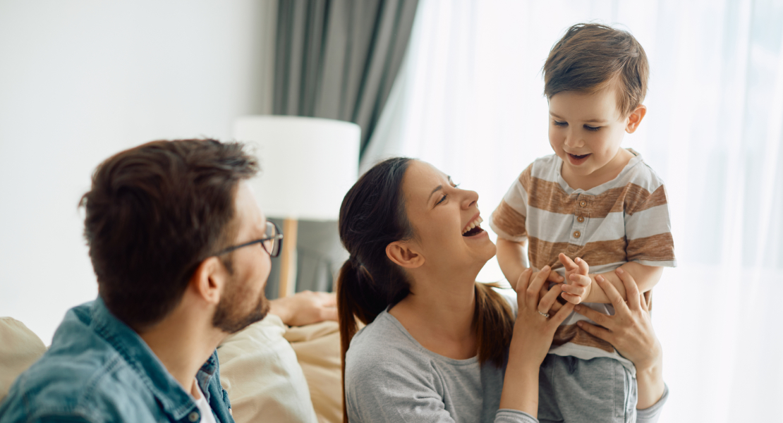 La ayuda de 2.000€ para los padres con niños nacidos después de 2007: así la puedes conseguir