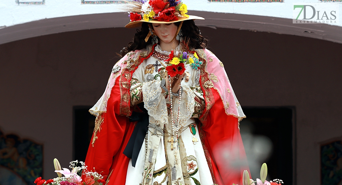 Festividad y folclore acompañan un año más a la Virgen de Bótoa