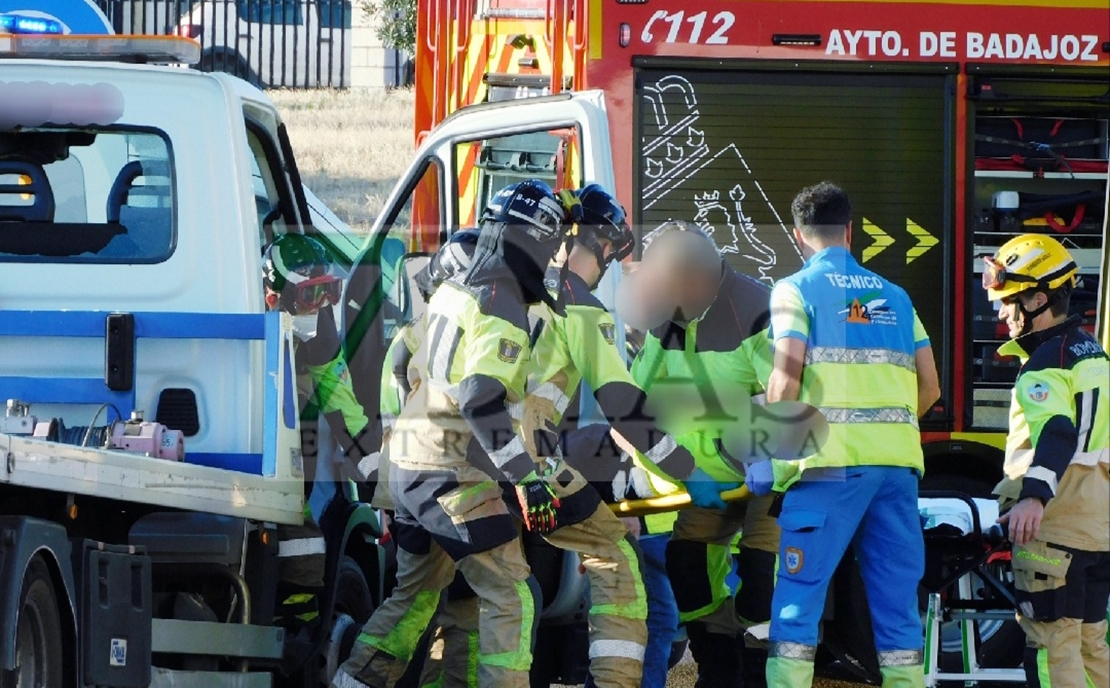 Atrapado tras un accidente en Badajoz