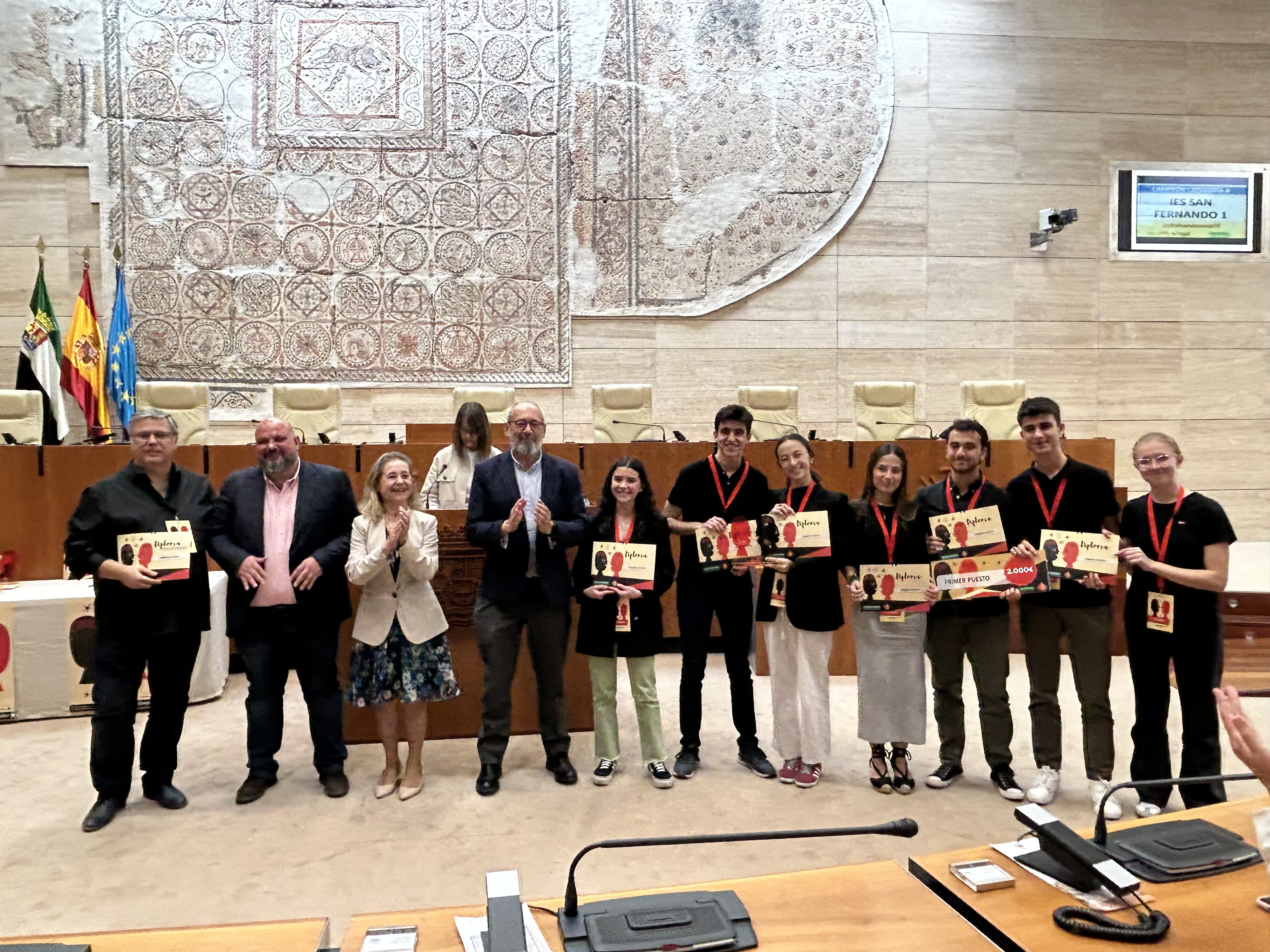 Dos institutos de Badajoz ganan el Concurso de Debate Escolar