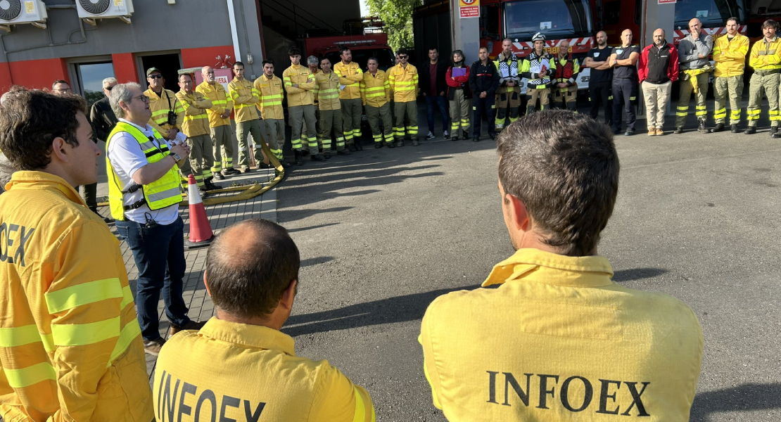 Un centenar de efectivos participan en un simulacro de incendio forestal en Cáceres