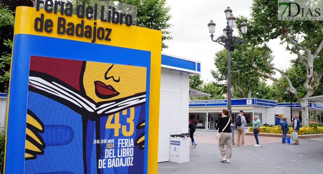 ¿Has pasado ya por la Feria del Libro de Badajoz? Búscate en nuestras fotos