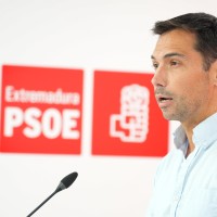 El PSOE extremeño felicita a Illa tras las elecciones catalanas