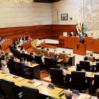 Se retrasa el pleno de la Asamblea: “La secretaria segunda de la mesa está en campaña”