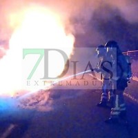 Extinguen un nuevo incendio de punto limpio en Badajoz