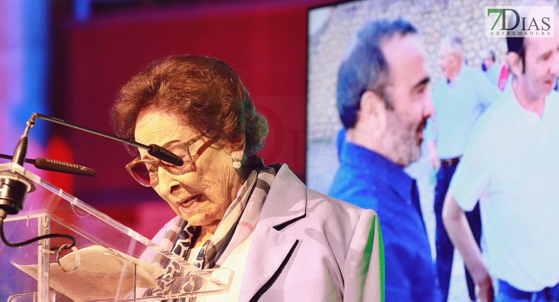 Así fue la emotiva entrega del I Premio Conchita Viera de la Diputación de Cáceres