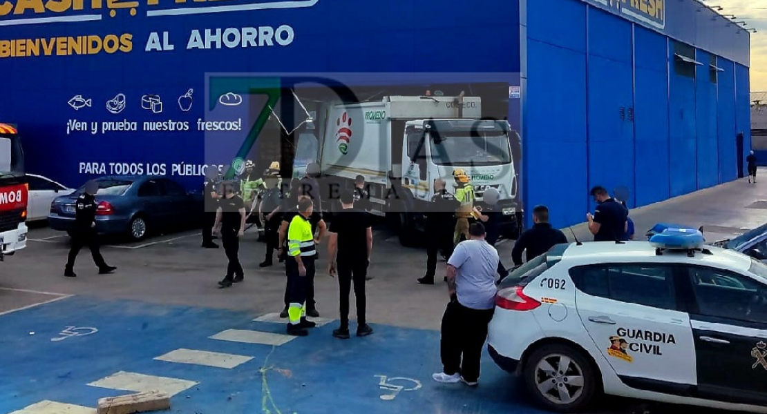 Se empotra contra un supermercado en Villafranca de Los Barros (BA)