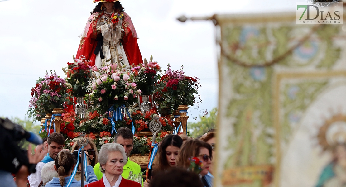 Festividad y folclore acompañan un año más a la Virgen de Bótoa