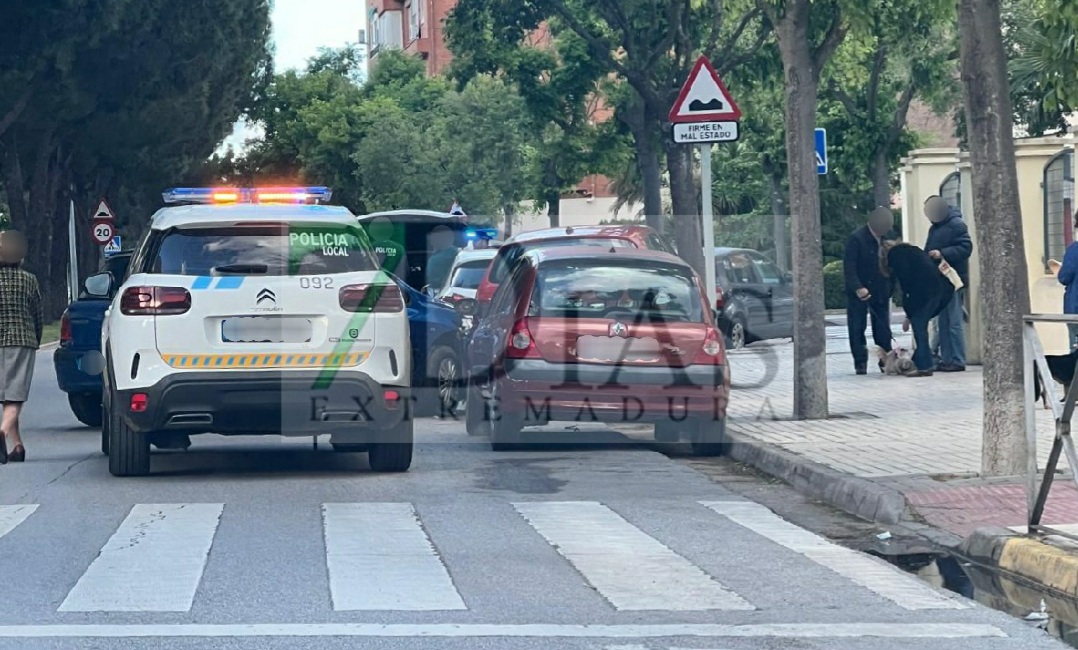 Se empotra contra varios coches en Badajoz