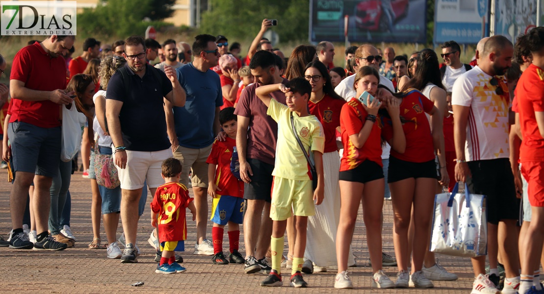 Así se vivió el España - Andorra en los aledaños del Nuevo Vivero de Badajoz