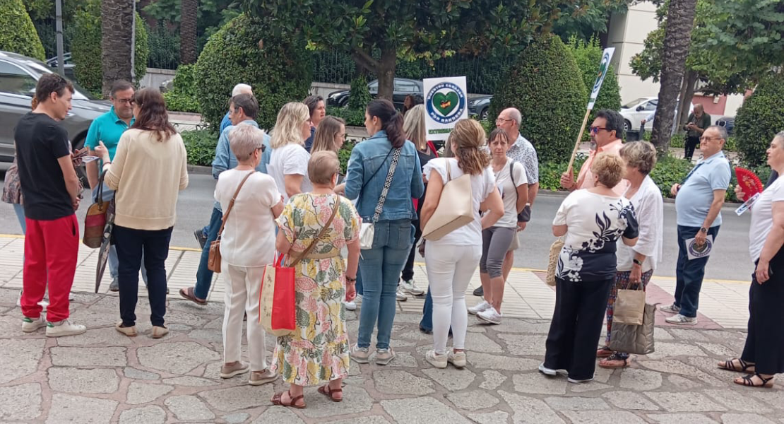 Concentración ante la Delegación del Gobierno en Badajoz para reivindicar los derechos de Guardias Civiles y Policía Nacional