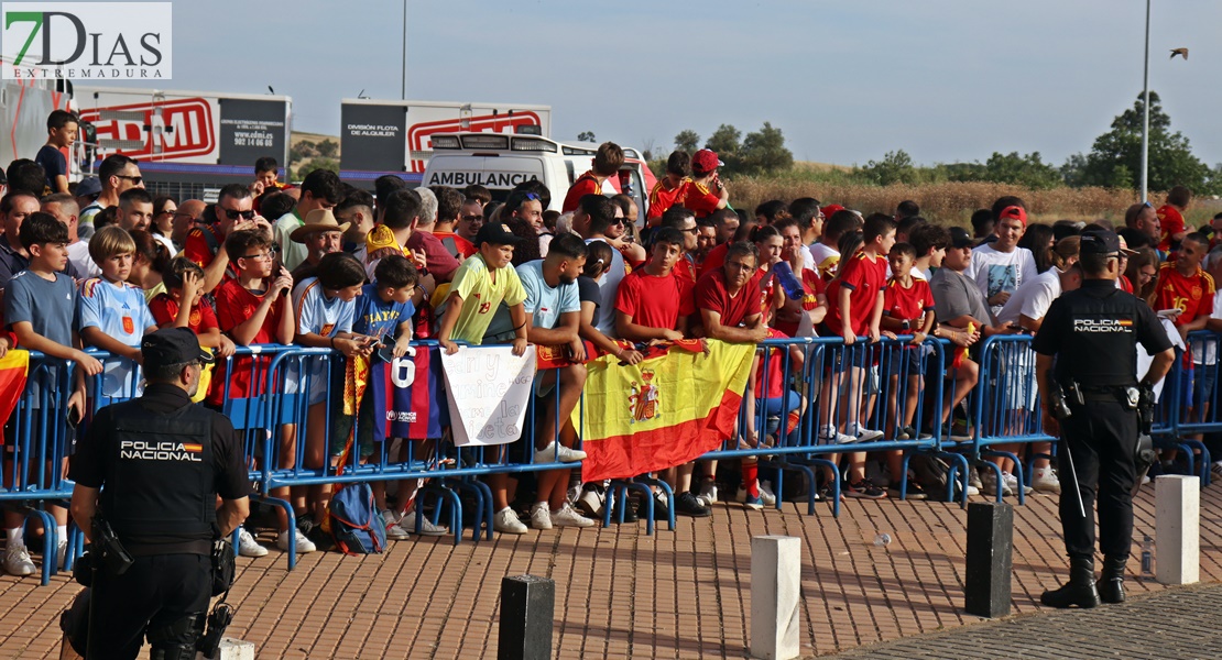 Así se vivió el España - Andorra en los aledaños del Nuevo Vivero de Badajoz