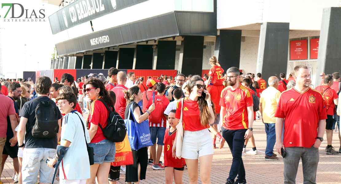 Así se vivió el España - Andorra en los aledaños del Nuevo Vivero de Badajoz