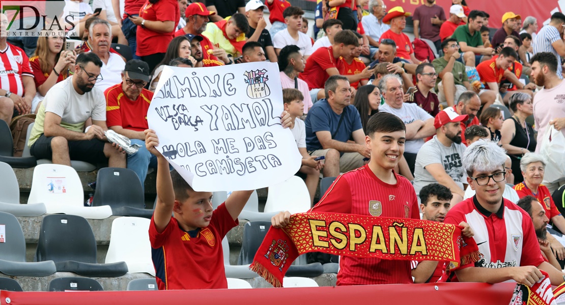 Búscate en las imágenes del España - Andorra en Badajoz