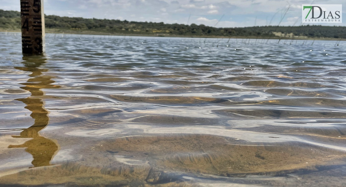 Los embalses extremeños no dejan de perder agua