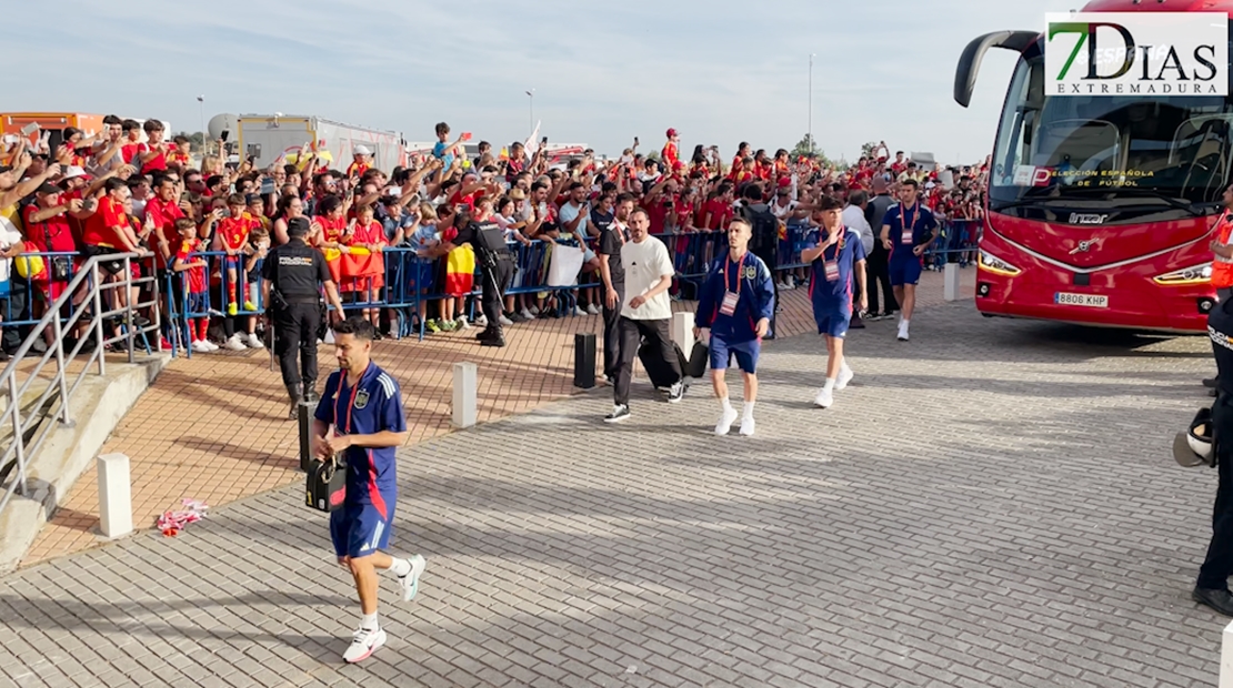 El público recibe a la Selección Española en el Nuevo Vivero de Badajoz