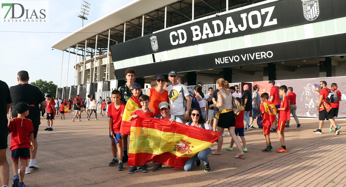 Así se vivió el España - Andorra en los aledaños del Nuevo Vivero de Badajoz