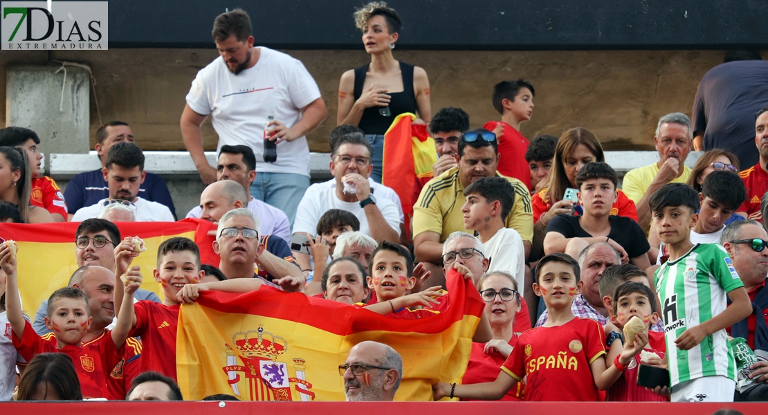 Búscate en las imágenes del España - Andorra en Badajoz